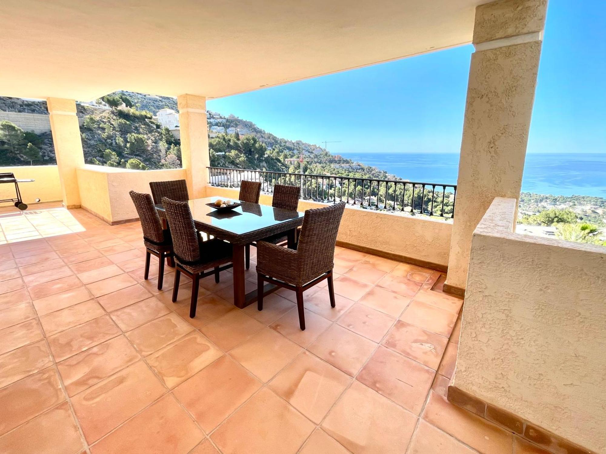 Luxury Hills Pool & Garden Apartment *